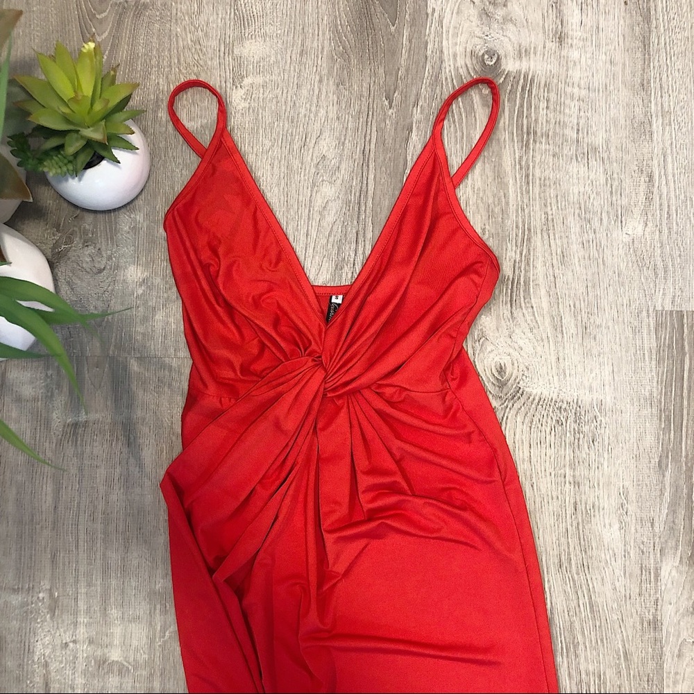 Red dress - Picture 2 of 8